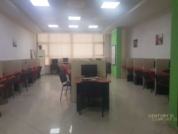 Tirane, shes ambjent biznesi , 139 m² 443.410 € (Rruga e Kavajës)