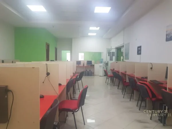 Tirane, shes ambjent biznesi , 139 m² 443.410 € (Rruga e Kavajës)