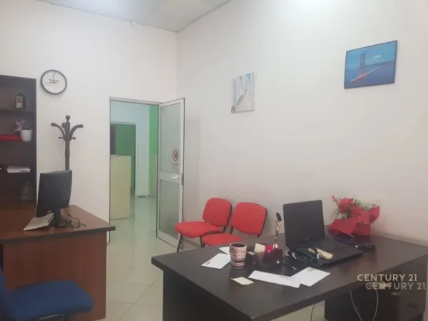 Tirane, shes ambjent biznesi , 139 m² 443.410 € (Rruga e Kavajës)