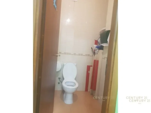 Tirane, shes ambjent biznesi , 139 m² 443.410 € (Rruga e Kavajës)