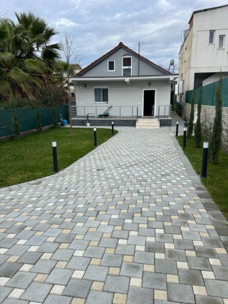 Tirane, jepet me qera apartament 2+1 Kati 1, 100 m² 700 € (Laprake)
