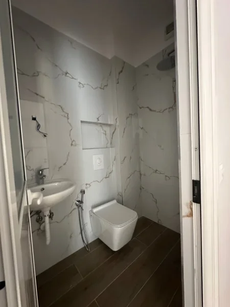 Tirane, shes 2+1 Kati 7, 96 m² 210.000 € (Rruga Kavajes)