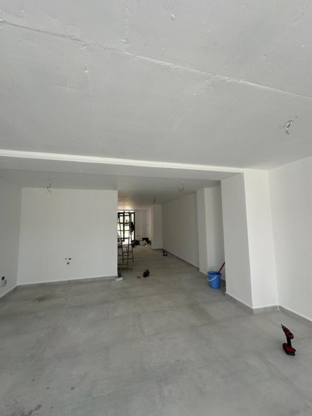 Tirane, jepet me qera ambjent biznesi Kati 0, 74 m² 750 € (Fusha Aviacionit)