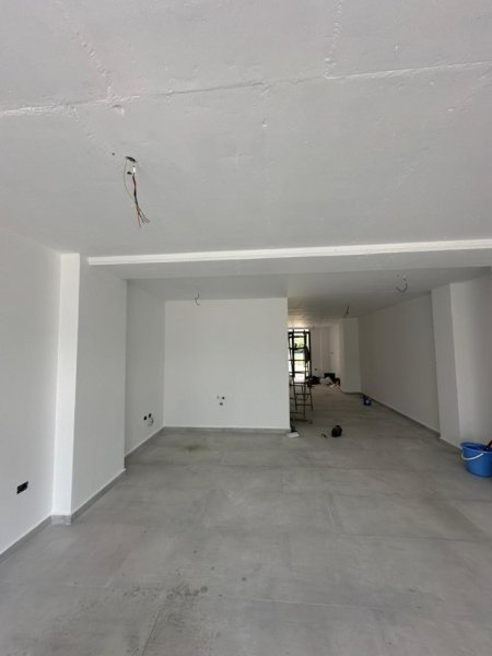 Tirane, jepet me qera ambjent biznesi Kati 0, 74 m² 750 € (Fusha Aviacionit)