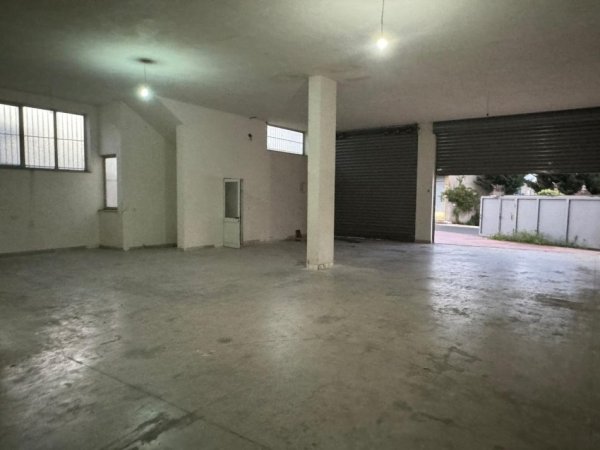 Tirane, jepet me qera magazine Kati 1, 367 m² 1.500 € (autostraden tirane durres)