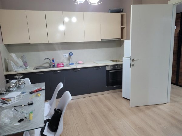 Tirane, jepet me qera apartament 1+1+Ballkon Kati 3, 70 m² 500 € (asl 2)