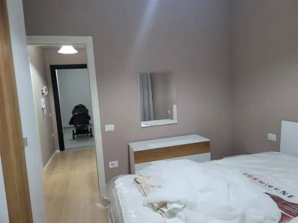 Tirane, jepet me qera apartament 1+1+Ballkon Kati 3, 70 m² 500 € (asl 2)