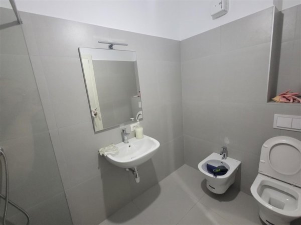 Tirane, jepet me qera apartament 1+1+Ballkon Kati 3, 70 m² 500 € (asl 2)
