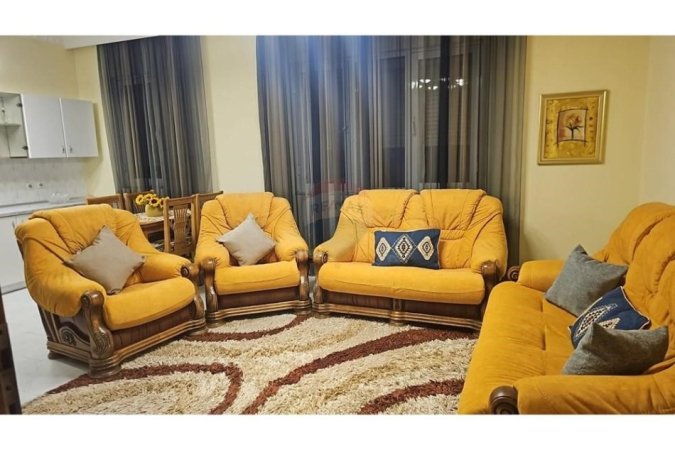 Tirane, jepet me qera apartament 2+1 Kati 3, 128 m² 600 € (JEPET ME QIRA APARTAMENT, TE KODRA E PRIFTIT!)