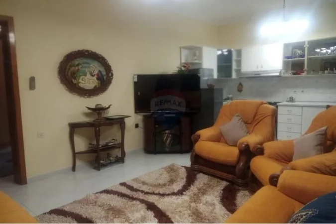 Tirane, jepet me qera apartament 2+1 Kati 3, 128 m² 600 € (JEPET ME QIRA APARTAMENT, TE KODRA E PRIFTIT!)