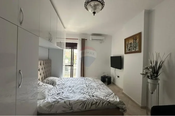 Tirane, jepet me qera apartament , 38 m² 550 € (Pazari i Ri - Rruga e Barrikadave,)