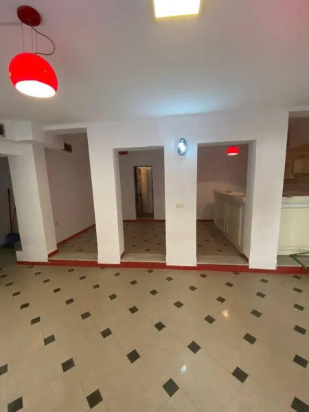 Tirane, jepet me qera ambjent biznesi Kati 0, 70 m² 600 € (rruga e durresit)