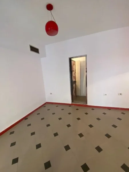 Tirane, jepet me qera ambjent biznesi Kati 0, 70 m² 600 € (rruga e durresit)