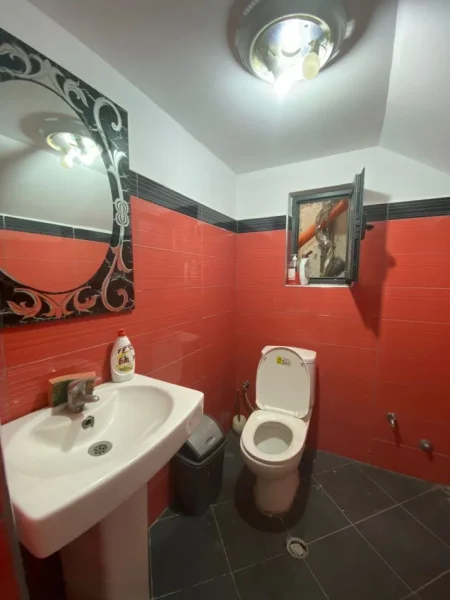 Tirane, jepet me qera ambjent biznesi Kati 0, 70 m² 600 € (rruga e durresit)