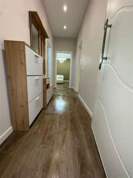 Tirane, jepet me qera apartament 1+1+Ballkon Kati 1, 84 m² 750 € (KODRA E DIELLIT)