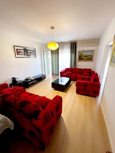 Tirane, jepet me qera apartament 2+1+Aneks+Ballkon Kati 5, 121 m² 600 € (rruga siri kodra)