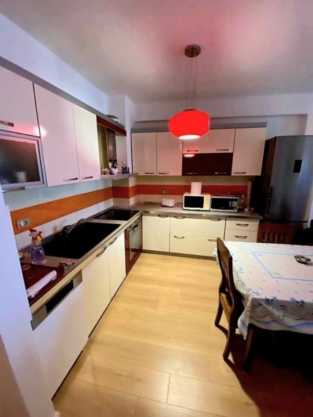 Tirane, jepet me qera apartament 2+1+Aneks+Ballkon Kati 5, 121 m² 600 € (rruga siri kodra)