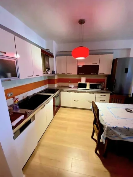 Tirane, jepet me qera apartament 2+1+Aneks+Ballkon Kati 5, 121 m² 600 € (rruga siri kodra)
