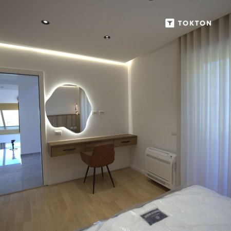 Tirane, jepet me qera Vile 5+1+Aneks+Ballkon Kati 4, 1.000 m² 5.000 € (Petrel)