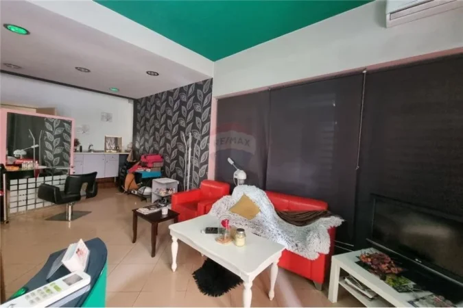 Tirane, jepet me qera ambjent biznesi , 80 m² 550 € (AMBIENT KOMERCIAL PER QIRA TE KOMUNA E PARISIT!)