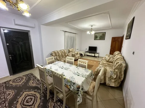Tirane, jepet me qera Vile 2+1 Kati 1, 136 m² 550 € (Rruga 5 Maji)