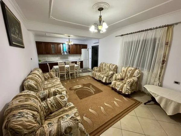 Tirane, jepet me qera Vile 2+1 Kati 1, 136 m² 550 € (Rruga 5 Maji)