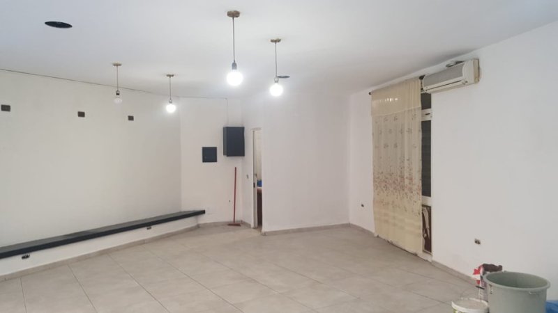Tirane, jepet me qera ambjent biznesi Kati 0, 61 m² 600 € (rruga e durresit)