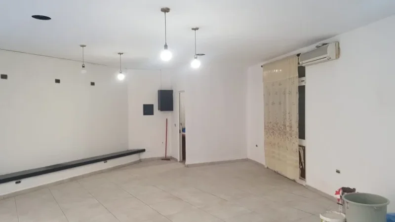 Tirane, jepet me qera ambjent biznesi Kati 0, 61 m² 600 € (rruga e durresit)