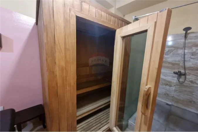 Tirane, shitet ambjent biznesi Kati 0, 70 m² 160.000 € (AMBIENT KOMERCIAL PER SHITJE TE KOMUNA E PARISIT!)