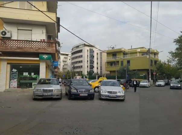 Tirane, shitet dyqan , 130 m² (Prokuroria Tiranes)