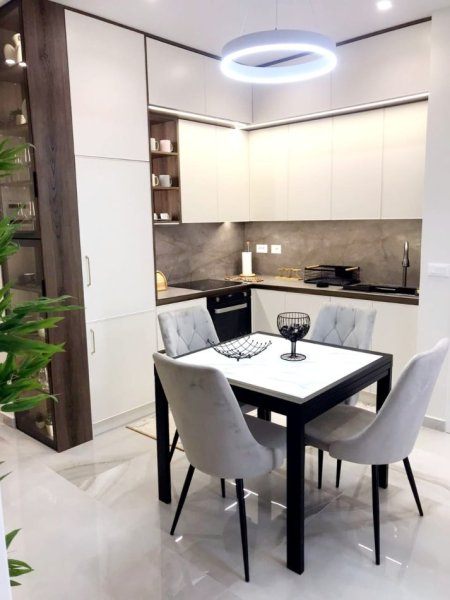 Tirane, jepet me qera apartament 2+1+Aneks+Ballkon Kati 15, 111 m² 1.200 € (rruga e kavajes)