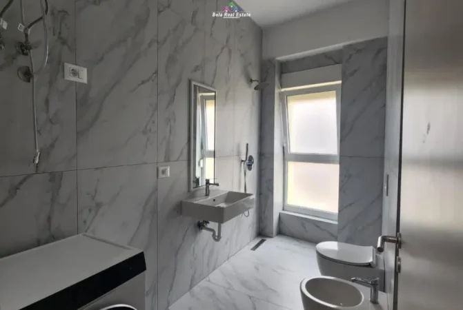 Tirane, jepet me qera apartament 1+1+Ballkon Kati 1, 60 m² 400 € (ALI DEMI)