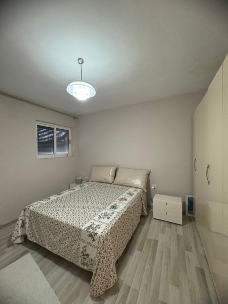 Tirane, jepet me qera shtepi 2+1 Kati 1, 130 m² 750 € (Shkolla Kuqe)
