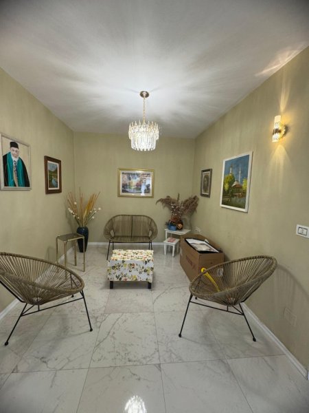 Tirane, jepet me qera shtepi 2+1 Kati 1, 130 m² 750 € (Shkolla Kuqe)