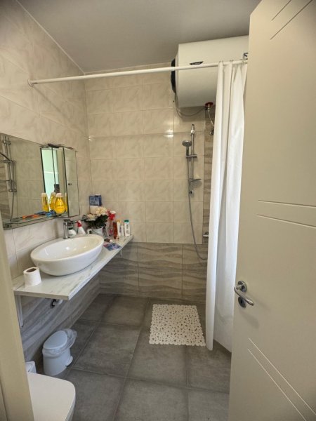 Tirane, jepet me qera shtepi 2+1 Kati 1, 130 m² 750 € (Shkolla Kuqe)