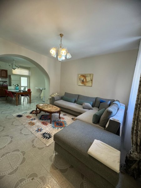 Tirane, jepet me qera shtepi 2+1 Kati 1, 130 m² 750 € (Shkolla Kuqe)