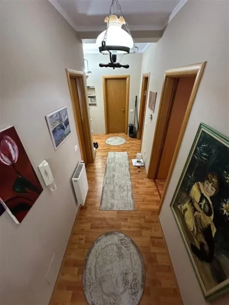 Tirane, shitet apartament 2+1+Ballkon Kati 4, 119 m² 265.000 € (Komuna e Parisit)