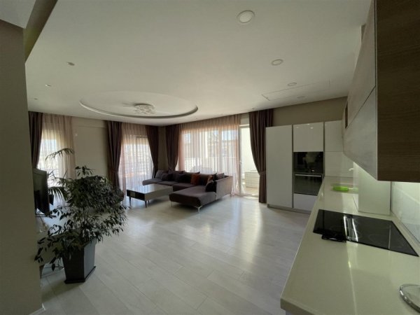Tirane, jepet me qera apartament 3+1 Kati 4, 180 m² 1.300 € (liqeni i thate)