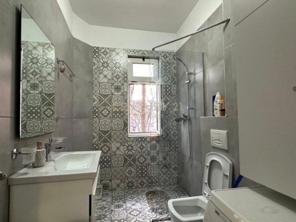 Tirane, jepet me qera apartament Kati 4, 70 m² 600 € 