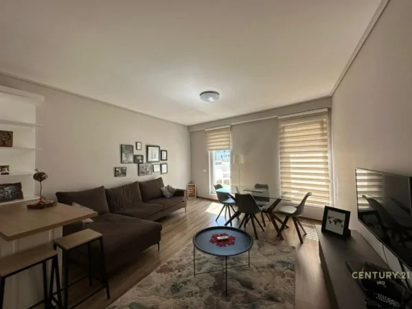 Tirane, jepet me qera apartament Kati 5, 500 m² 800 € (21 dhjetori)