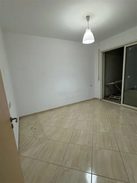 Tirane, jepet me qera zyre Kati 3, 118 m² 800 € (Astir)