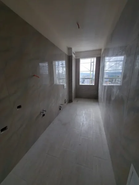 Tirane, shes 1+1 Kati 7, 77 m² 56.210 € (Rruga Teuta)