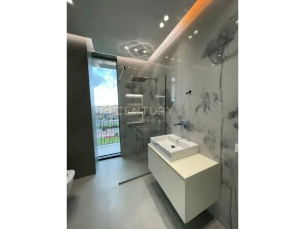 Tirane, jepet me qera ambjent biznesi Kati 8, 145 m² 2.200 € 