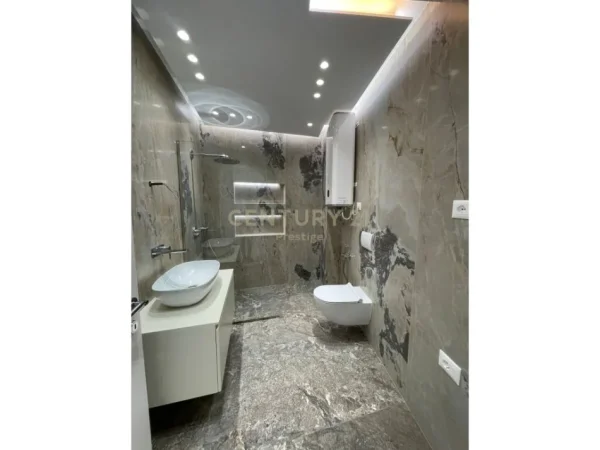 Tirane, jepet me qera ambjent biznesi Kati 8, 145 m² 2.200 € 