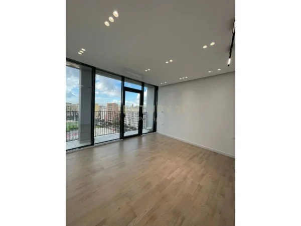 Tirane, jepet me qera ambjent biznesi Kati 8, 145 m² 2.200 € 