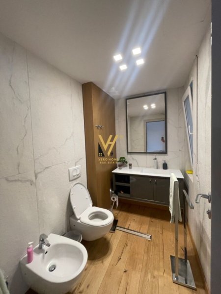Tirane, jepet me qera Vile 4+1+Ballkon Kati 0, 630 m² 4.500 € (TEGU)