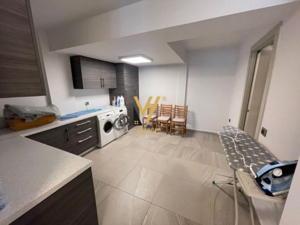 Tirane, jepet me qera Vile 4+1+Ballkon Kati 0, 630 m² 4.500 € (TEGU)