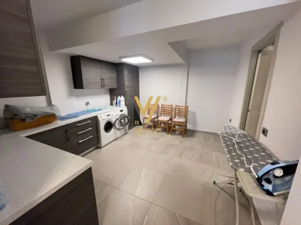 Tirane, shitet Vile 4+1+Ballkon Kati 0, 630 m² 1.200.000 € (TEG)