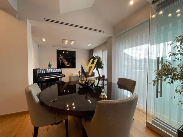 Tirane, shitet Vile 4+1+Ballkon Kati 0, 630 m² 1.200.000 € (TEG)