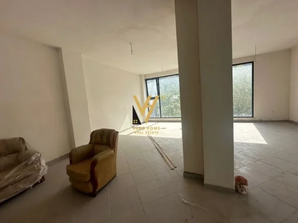 Tirane, jepet me qera ambjent biznesi Kati 0, 600 m² 7.200 € (KOMBINAT)